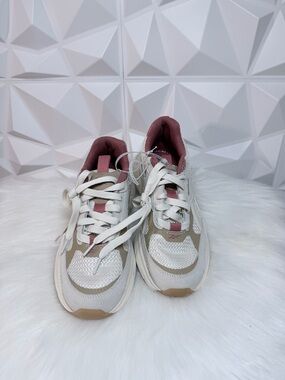 Reebok Women's Mesh Trainer in Light Gray & Mauve